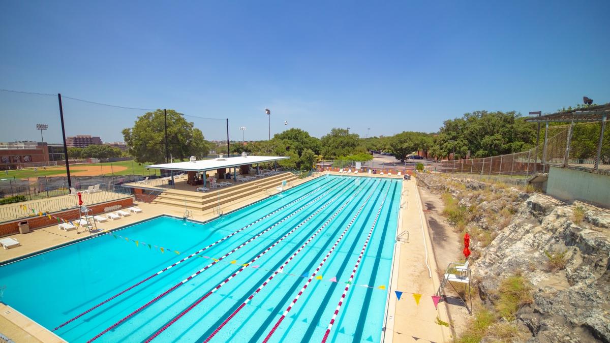 Aerial view of 澳门金沙线上赌博官网's outdoor pool on a clear blue day. 