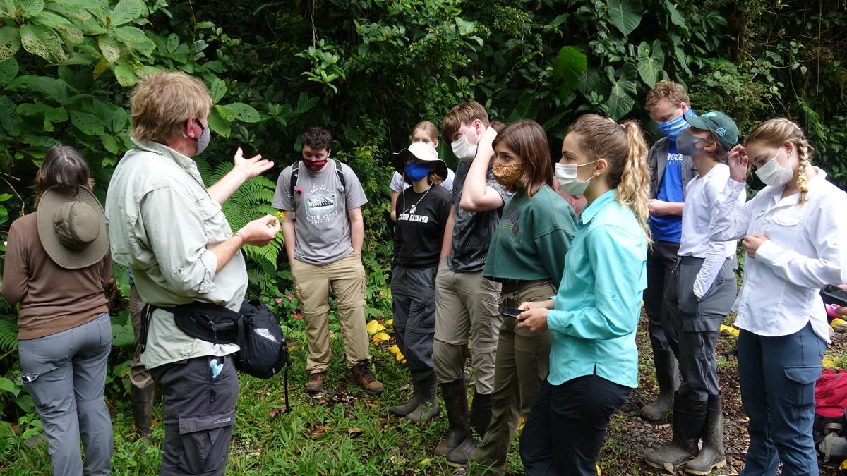 Students in Costa Rican jungle